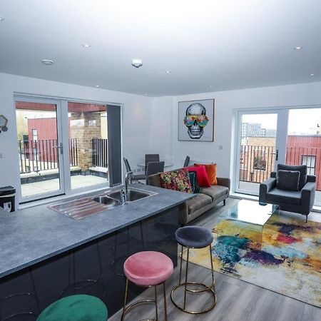Lovely 2 Bed Apartment With Parking London Eksteriør bilde