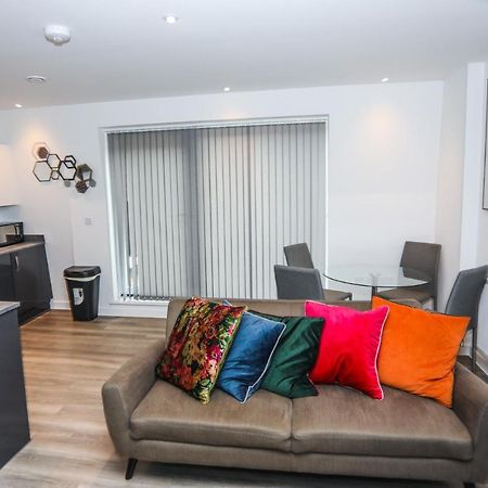 Lovely 2 Bed Apartment With Parking London Eksteriør bilde