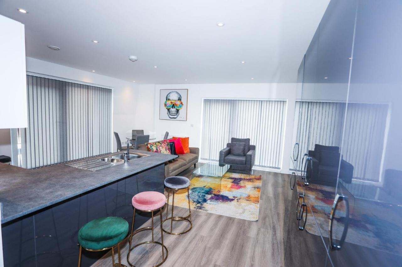 Lovely 2 Bed Apartment With Parking London Eksteriør bilde