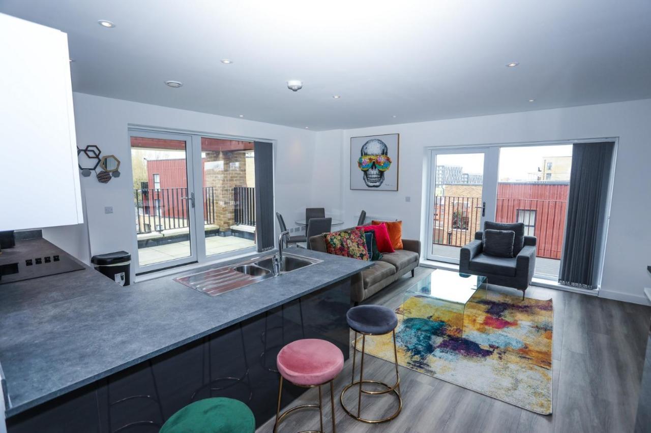 Lovely 2 Bed Apartment With Parking London Eksteriør bilde