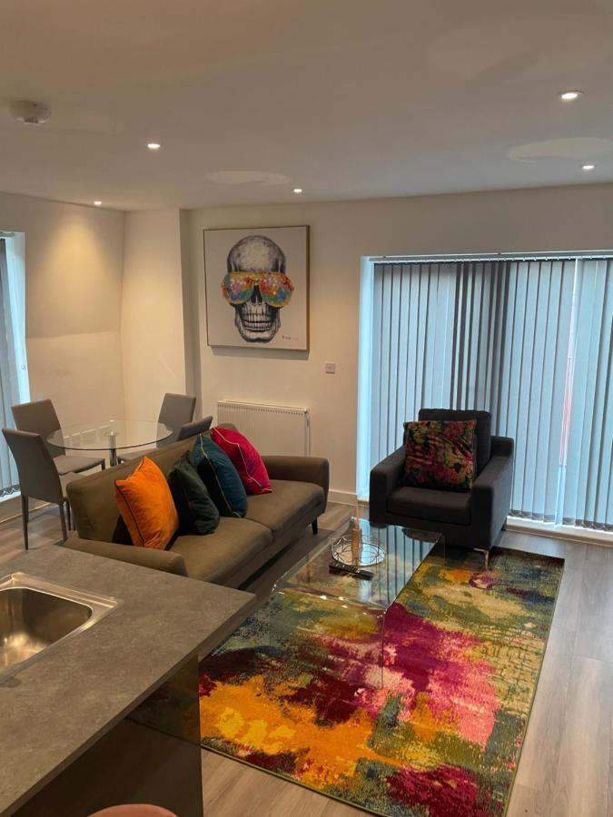 Lovely 2 Bed Apartment With Parking London Eksteriør bilde