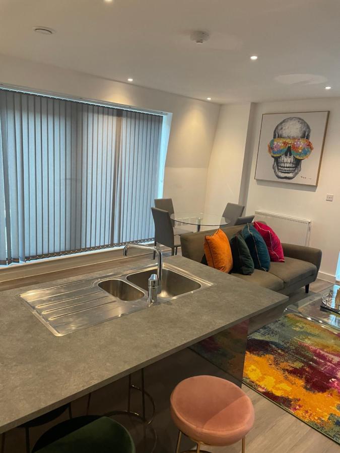 Lovely 2 Bed Apartment With Parking London Eksteriør bilde