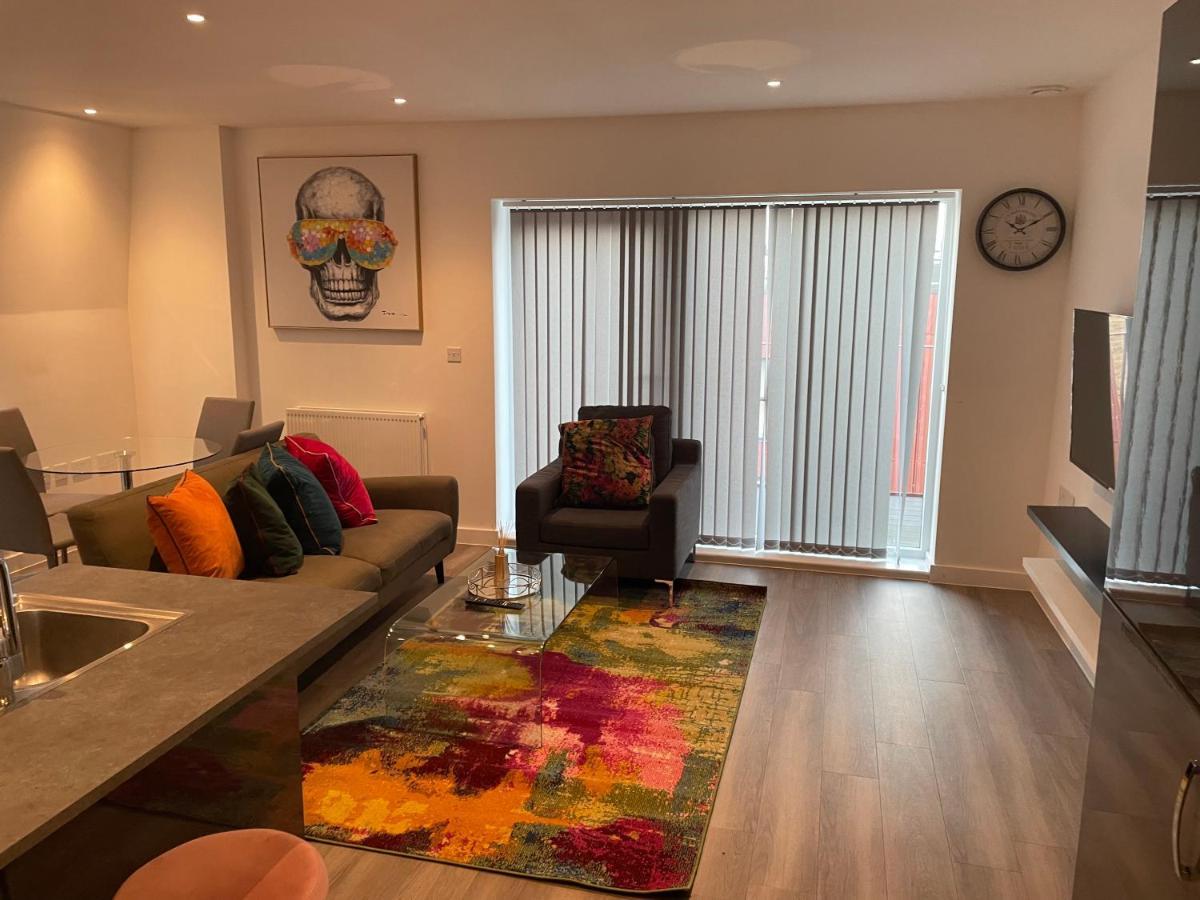 Lovely 2 Bed Apartment With Parking London Eksteriør bilde