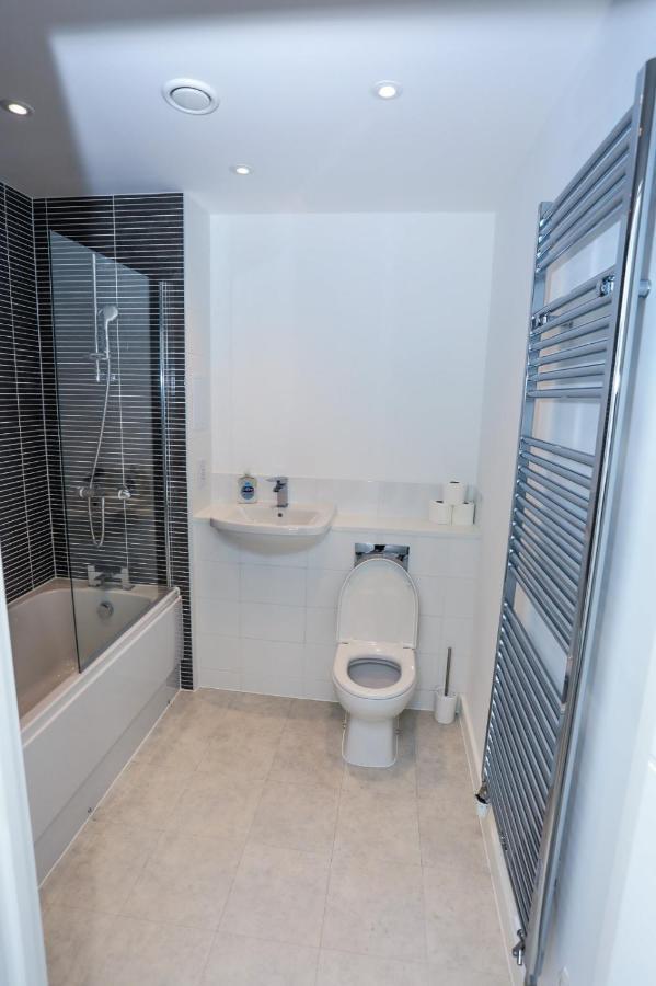 Lovely 2 Bed Apartment With Parking London Eksteriør bilde