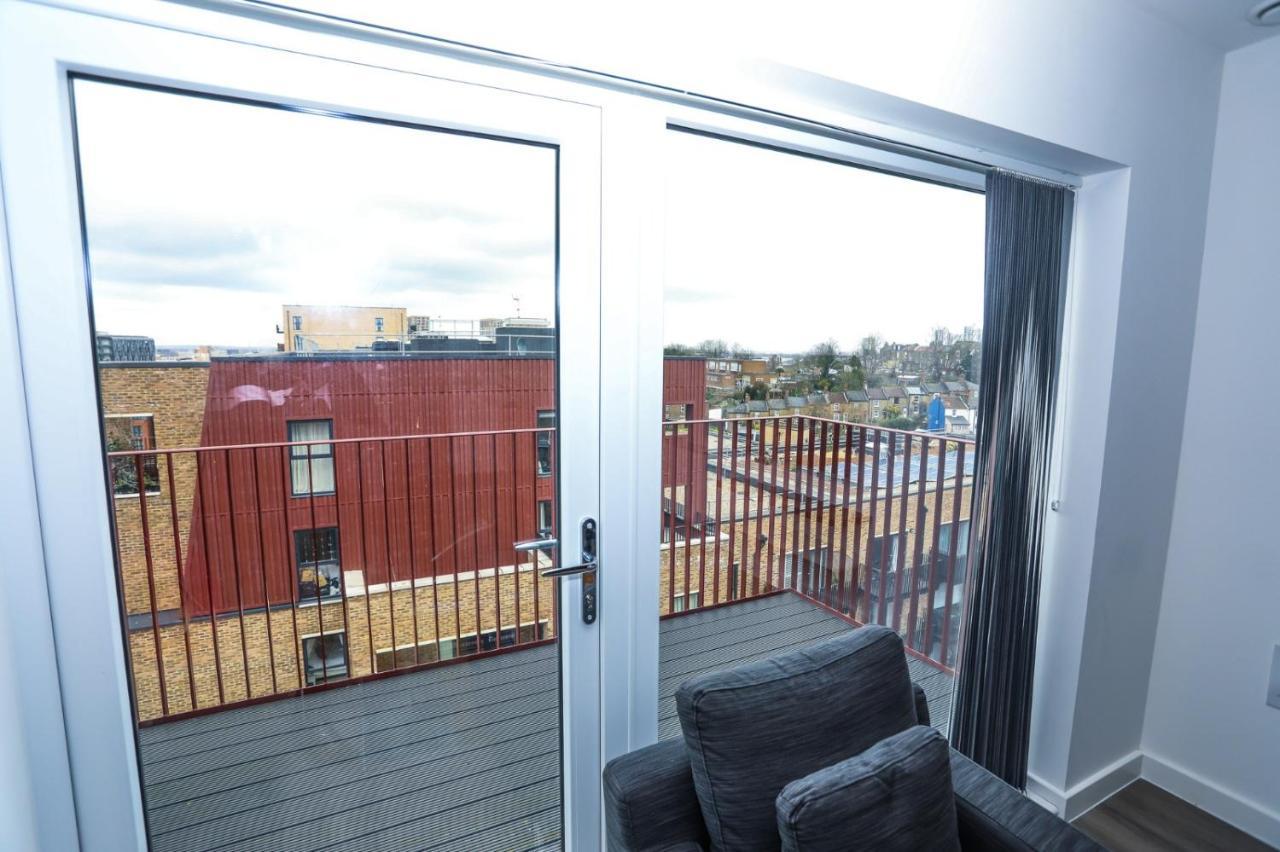 Lovely 2 Bed Apartment With Parking London Eksteriør bilde