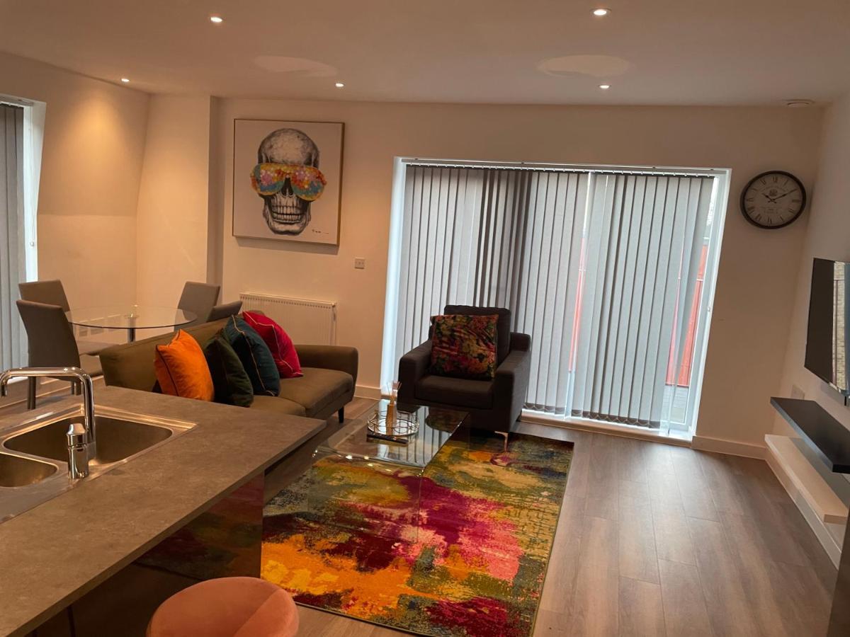 Lovely 2 Bed Apartment With Parking London Eksteriør bilde