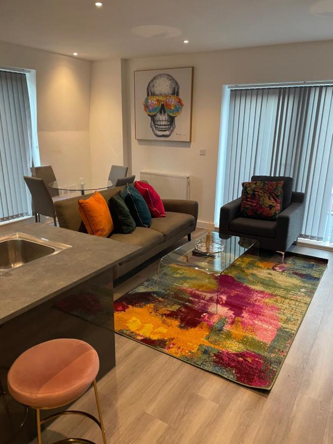 Lovely 2 Bed Apartment With Parking London Eksteriør bilde
