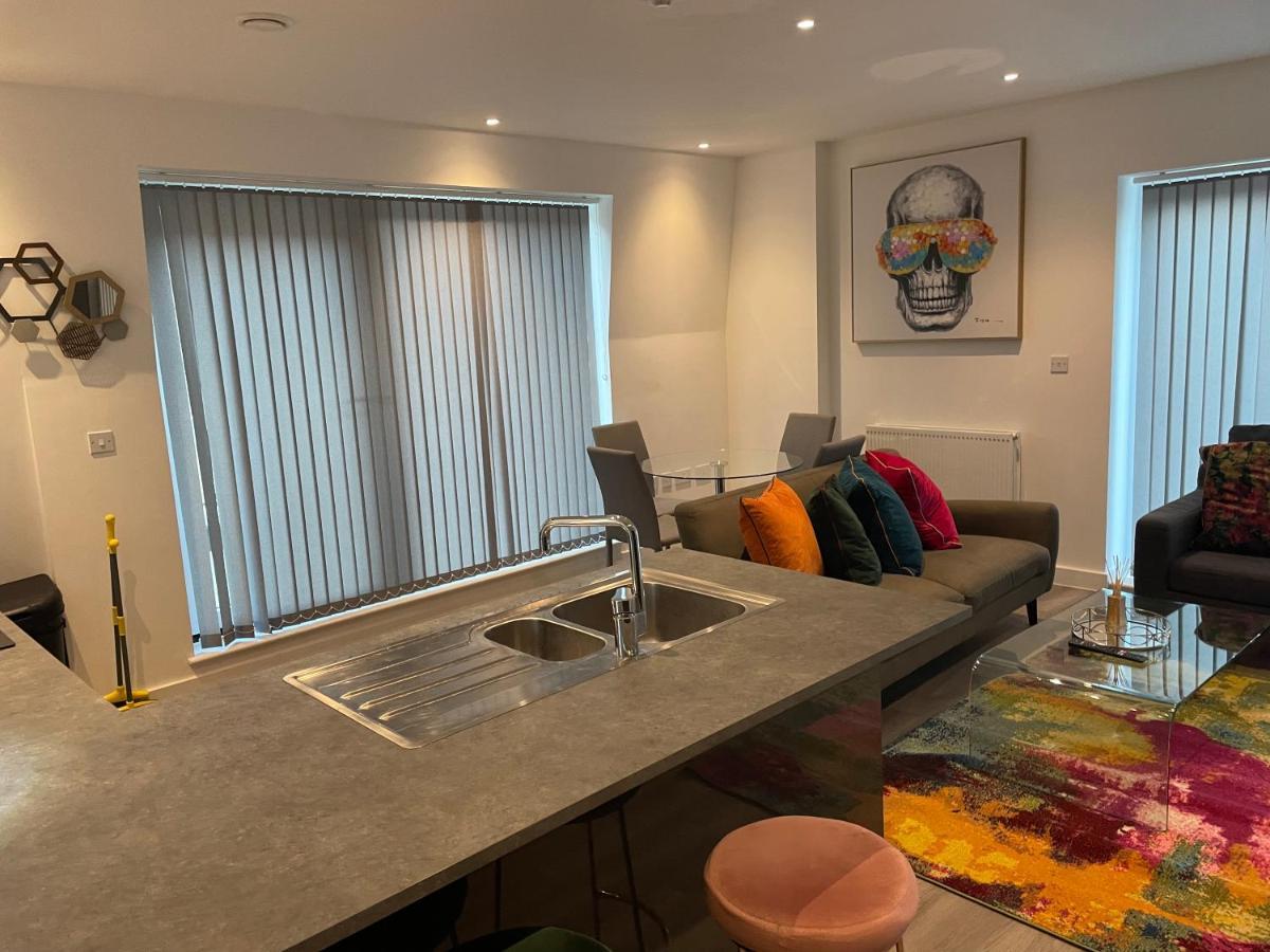 Lovely 2 Bed Apartment With Parking London Eksteriør bilde